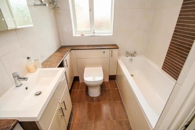 4 bed Detached for sale Image 11