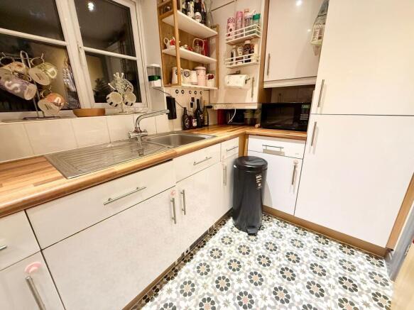 2 bed Flat for sale Image 7