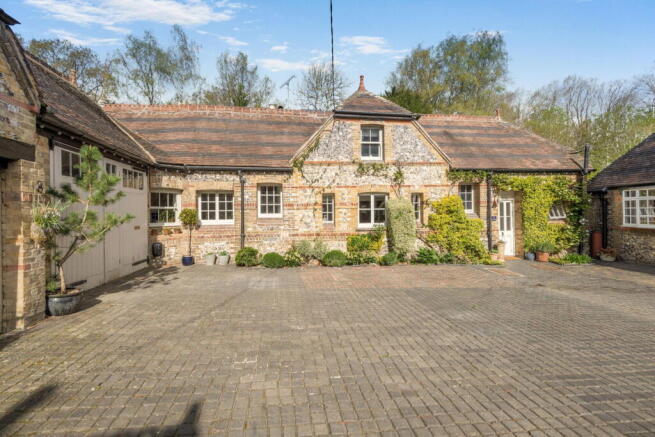 Manor Lane, Fawkham, Longfield, Kent, DA3 8ND photo 2