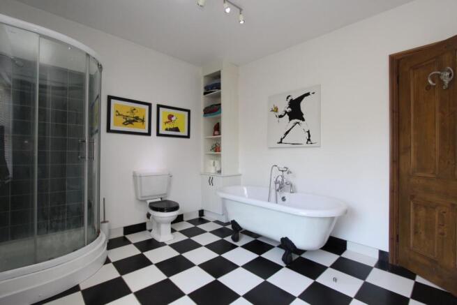 Bathroom 1.jpg
