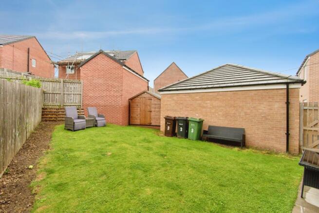 4 bed Detached for sale Image 9