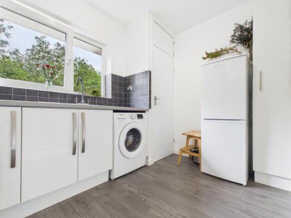 2 bed Flat to rent Image 5