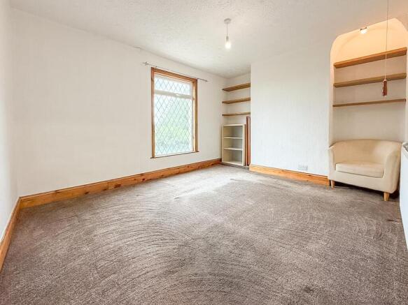 2 bed Terraced to rent Image 6