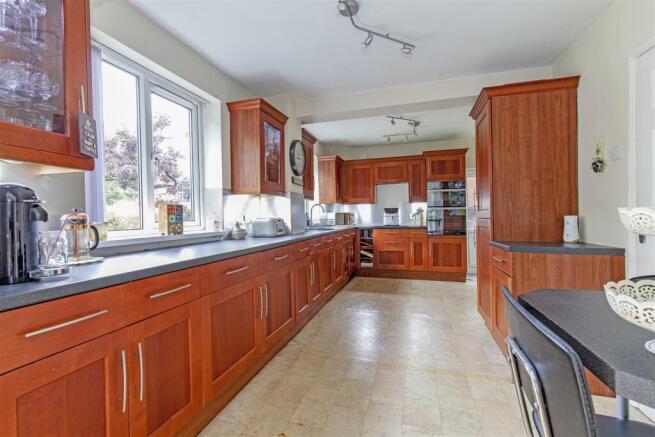 Kitchen/ Breakfast Room