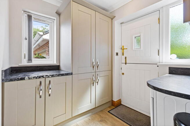 4 bed Detached for sale Image 11