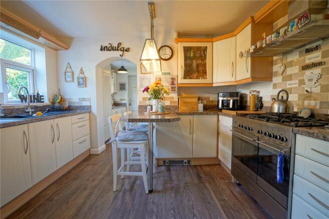 4 bed Detached for sale Image 4