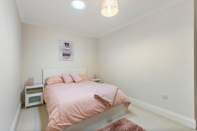 2 bed Apartment to rent Image 11
