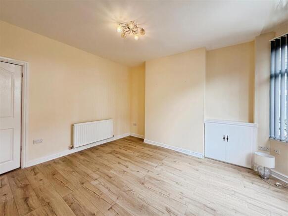3 bed Terraced for sale Image 5