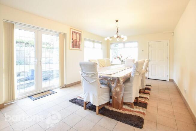 4 bed House for sale Image 11