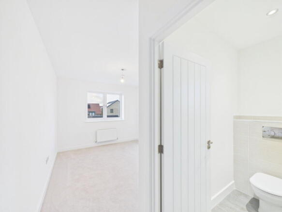 4 bed Detached for sale Image 8