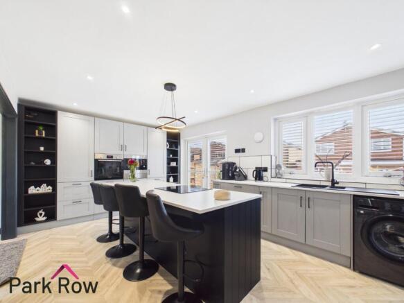 KITCHEN / DINING AREA