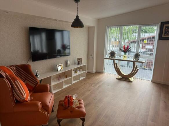 Living Room / Din...