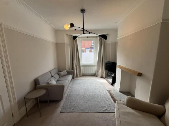 2 bed Terraced to rent Image 2