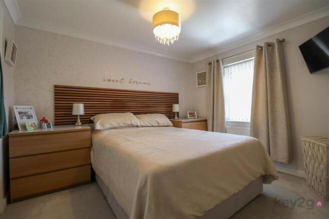 3 bed Terraced for sale Image 9
