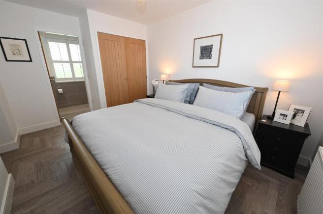 4 bed Detached for sale Image 10