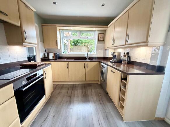 3 bed Detached for sale Image 10