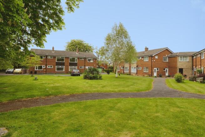 3 bed Flat for sale Image 11