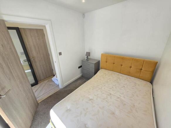 4 bed Town House to rent Image 8