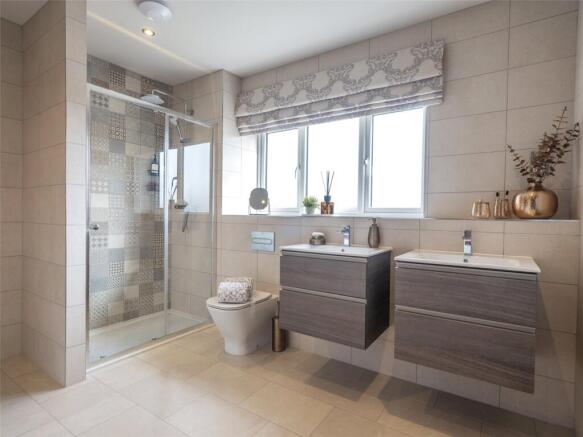 5 bed Detached for sale Image 10
