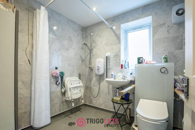 4 bed Detached for sale Image 11