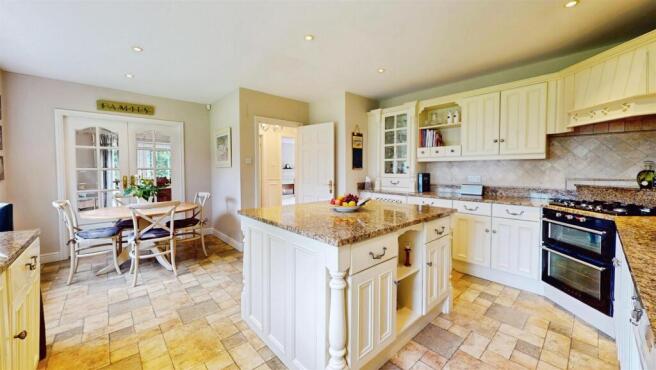 4 bed Detached for sale Image 4