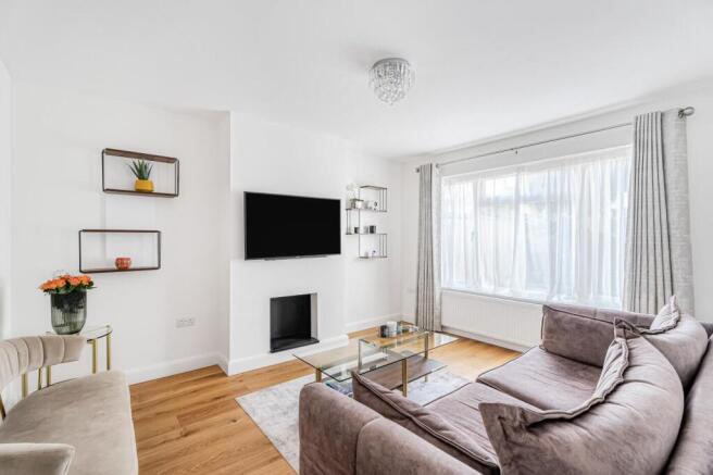 REAR RECEPTION / LIVING ROOM
