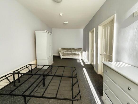 1 bed Apartment to rent Image 5