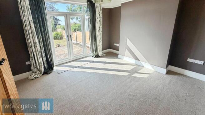 4 bed Semi-Detached to rent Image 6