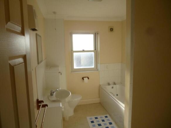 Bathroom (Main)
