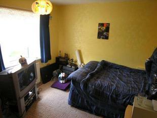 BEDROOM 2: