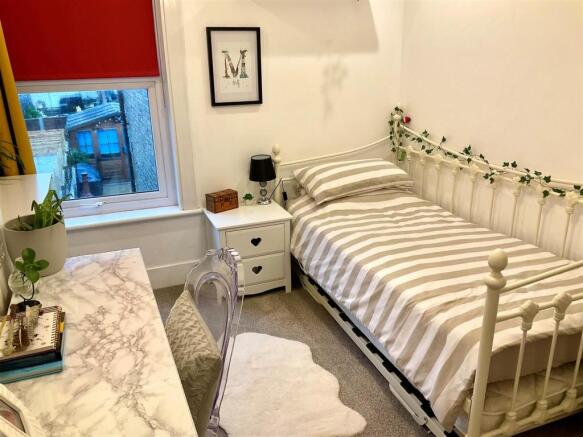 Bed2 pic2.jpg