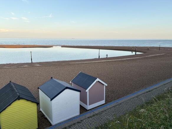 Beach Hut 12, Old Felixstowe photo 4