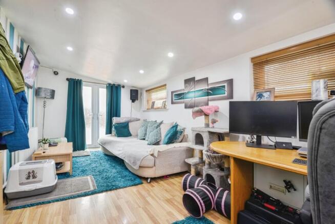 2 bed Semi-Detached for sale Image 6