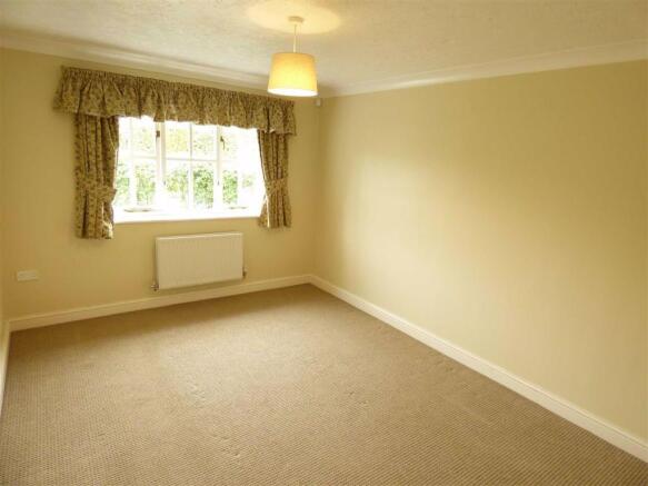 DINING ROOM / BEDROOM 4