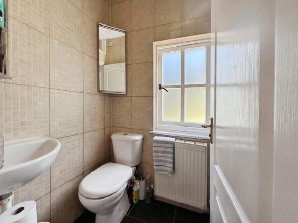 pbox-bathroom-333910.jpg