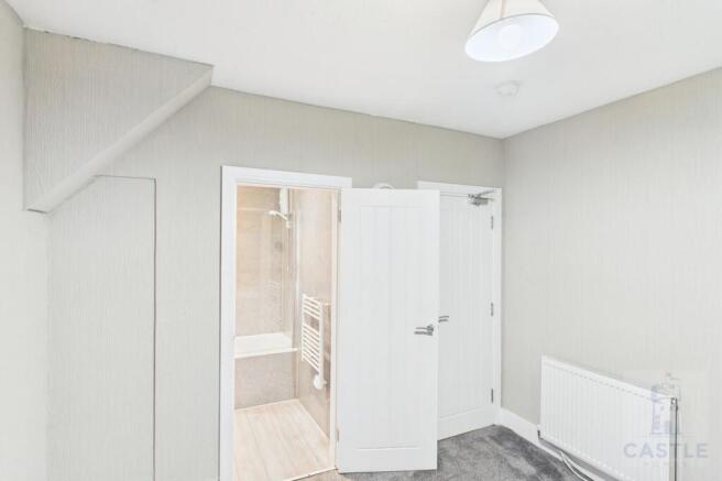 Bedroom 3 into ensuite