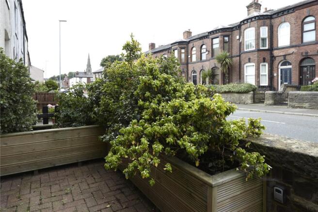Front Garden/Outlook