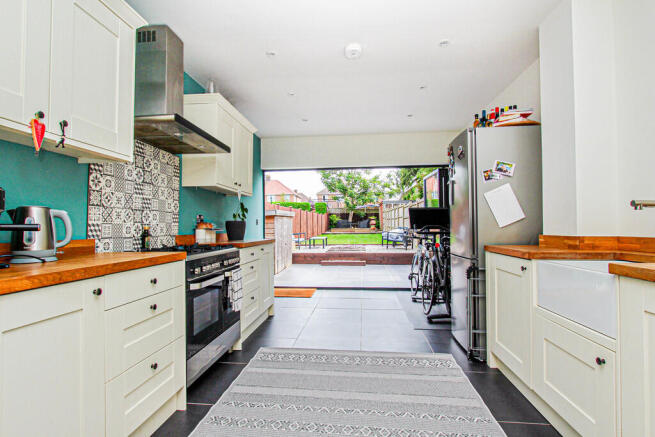 Kitchen/Breakfast...