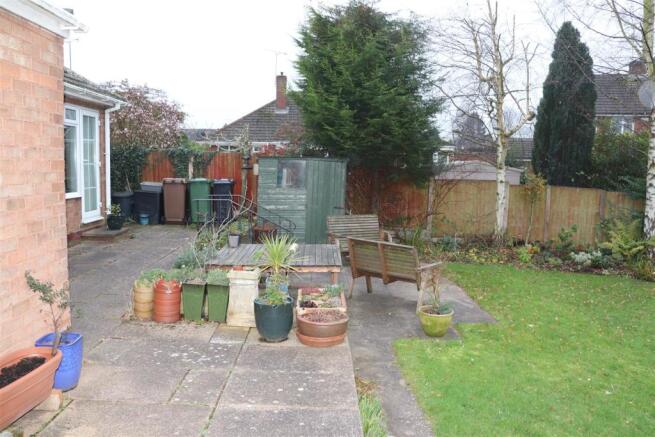 GOOD SIZED REAR GARDEN