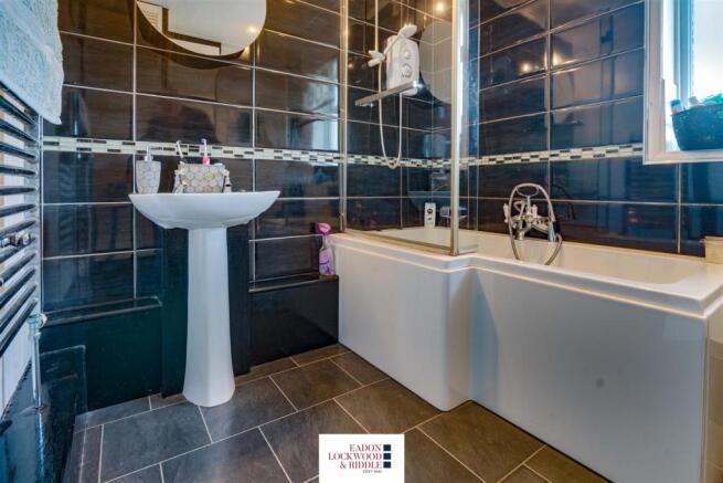 Bathroom 1.jpg