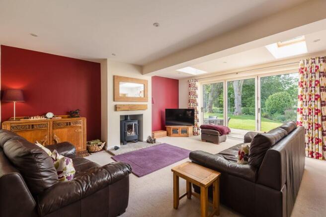 5 bed Detached for sale Image 4