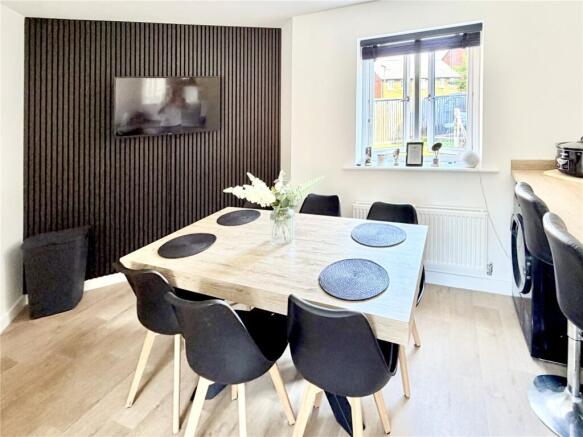 3 bed Semi-Detached for sale Image 6