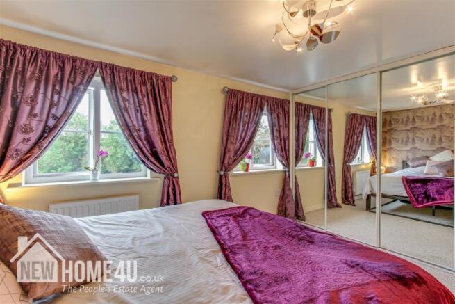 MASTER BEDROOM: