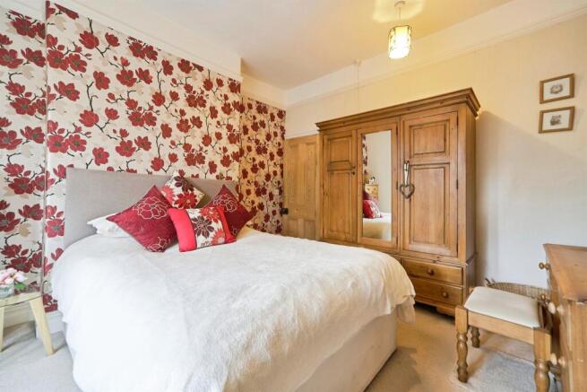 3 bed Terraced for sale Image 9