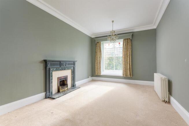 5 bed Detached to rent Image 5