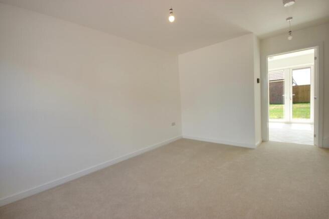 2 bed Semi-Detached to rent Image 8