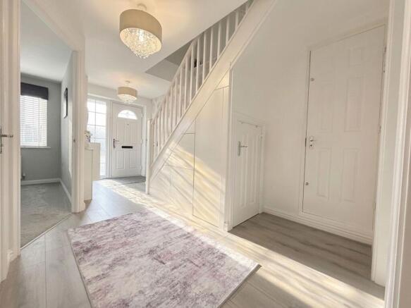 5 bed Detached for sale Image 10
