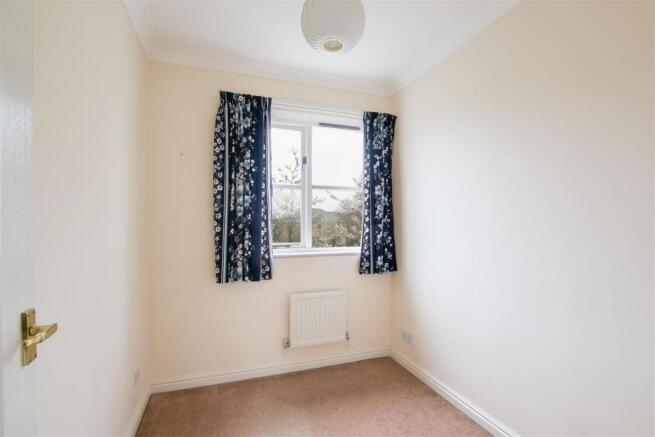 8_bedroom2_Ticknell.jpg