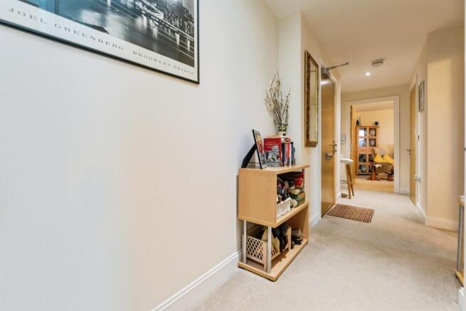 2 bed Apartment for sale Image 4