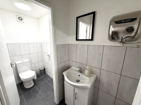 B4C3B15C-EC08-4D8...